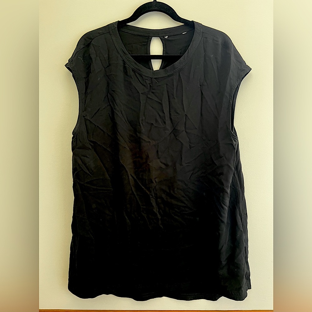 Simple Black Keyhole Tank Camisole (2 colours avail)